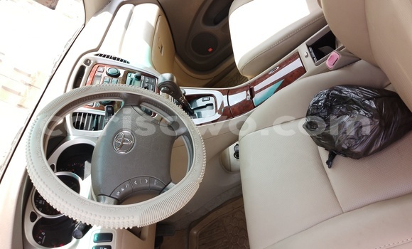 Sayi Na hannu Toyota Highlander Azurfa Mota in Cotonou a Benin Sayi Na hannu Toyota Highlander Azurfa Mota in Cotonou a Benin