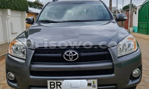 Ra Àlòkù Toyota RAV4 Black Ọkọ̀ in Cotonou ni Benin Ra Àlòkù Toyota RAV4 Black Ọkọ̀ in Cotonou ni Benin