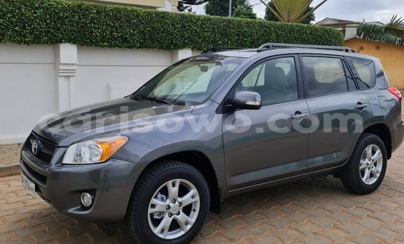 Ra Àlòkù Toyota RAV4 Black Ọkọ̀ in Cotonou ni Benin Ra Àlòkù Toyota RAV4 Black Ọkọ̀ in Cotonou ni Benin