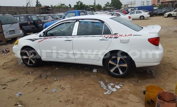 Sayi Na hannu Toyota Corolla White Mota in Cotonou a Benin Sayi Na hannu Toyota Corolla White Mota in Cotonou a Benin