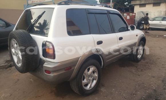 Acheter Occasion Voiture Toyota RAV4 Blanc à Cotonou, Benin