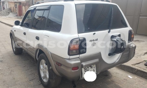 Ra Àlòkù Toyota RAV4 funfun Ọkọ̀ in Cotonou ni Benin Ra Àlòkù Toyota RAV4 funfun Ọkọ̀ in Cotonou ni Benin