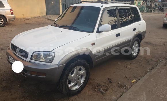 Ra Àlòkù Toyota RAV4 funfun Ọkọ̀ in Cotonou ni Benin Ra Àlòkù Toyota RAV4 funfun Ọkọ̀ in Cotonou ni Benin