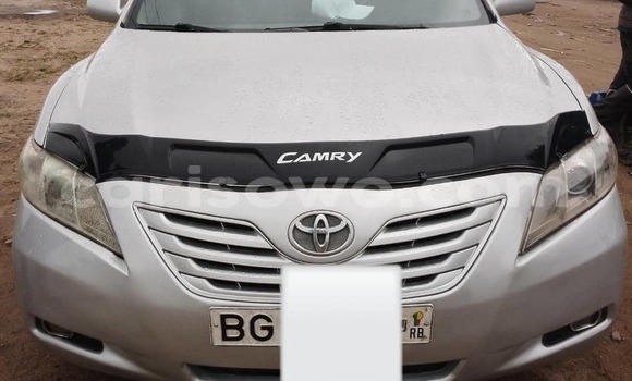 Sayi Na hannu Toyota Camry Azurfa Mota in Cotonou a Benin