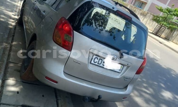 Sayi Imported Toyota Corolla Verso Azurfa Mota in Cotonou a Benin