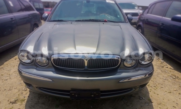 Ra Àlòkù Jaguar X–Type Silver Ọkọ̀ in Cotonou ni Benin