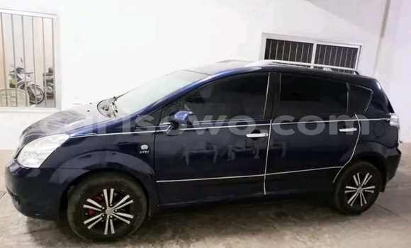 Sayi Na hannu Toyota Corolla Blue Mota in Cotonou a Benin