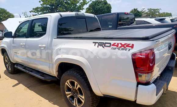 Acheter Occasion Voiture Toyota Tacoma Blanc à Cotonou, Benin Acheter Occasion Voiture Toyota Tacoma Blanc à Cotonou, Benin