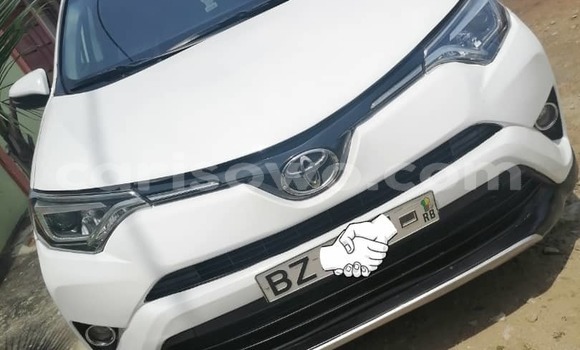Sayi Na hannu Toyota RAV4 White Mota in Cotonou a Benin