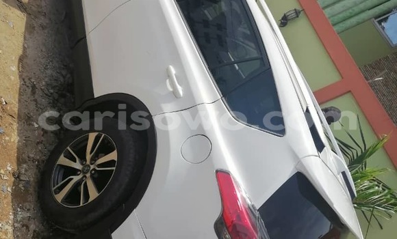 Ra Àlòkù Toyota RAV4 funfun Ọkọ̀ in Cotonou ni Benin Ra Àlòkù Toyota RAV4 funfun Ọkọ̀ in Cotonou ni Benin