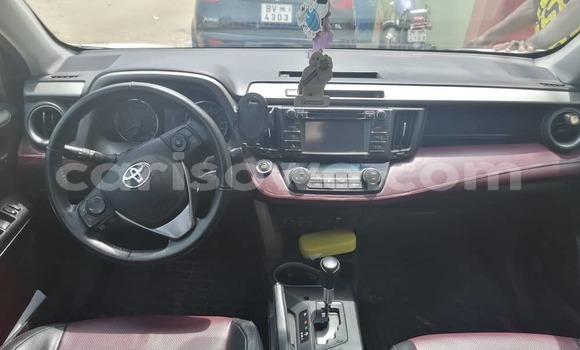 Ra Àlòkù Toyota RAV4 funfun Ọkọ̀ in Cotonou ni Benin Ra Àlòkù Toyota RAV4 funfun Ọkọ̀ in Cotonou ni Benin