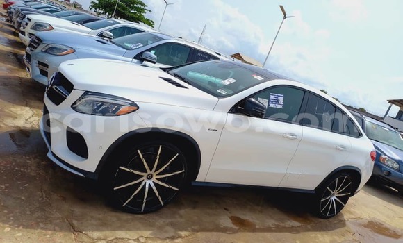 Acheter Occasion Voiture Mercedes-Benz GLE Blanc à Cotonou, Benin Acheter Occasion Voiture Mercedes-Benz GLE Blanc à Cotonou, Benin