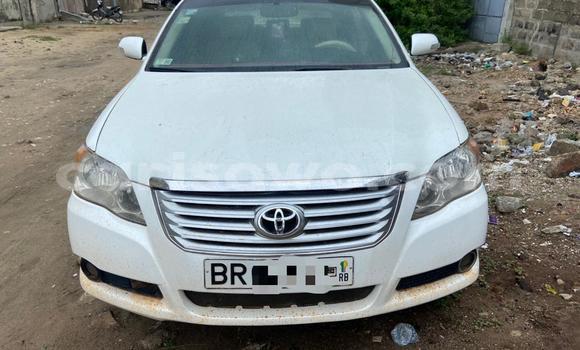 Ra Àlòkù Toyota Avalon funfun Ọkọ̀ in Cotonou ni Benin