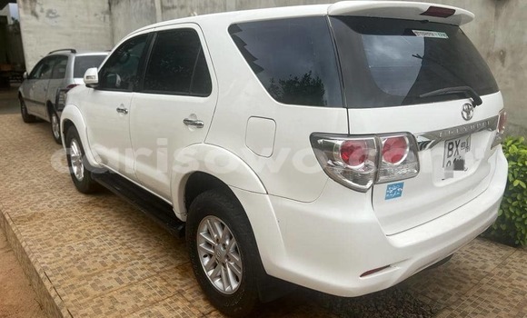 Acheter Occasion Voiture Toyota Fortuner Blanc à Cotonou, Benin
