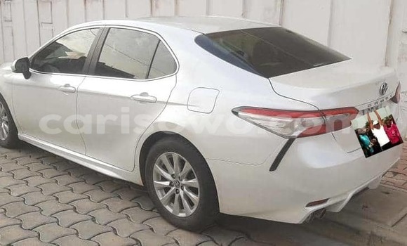 Sayi Na hannu Toyota Camry White Mota in Cotonou a Benin Sayi Na hannu Toyota Camry White Mota in Cotonou a Benin