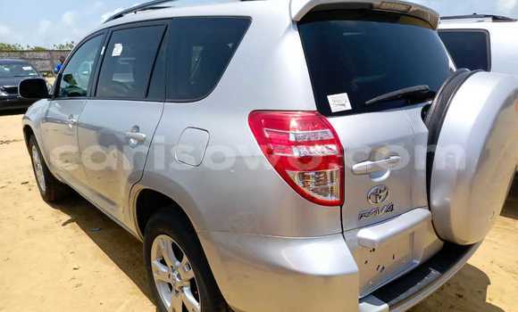 Sayi Na hannu Toyota RAV4 White Mota in Cotonou a Benin Sayi Na hannu Toyota RAV4 White Mota in Cotonou a Benin