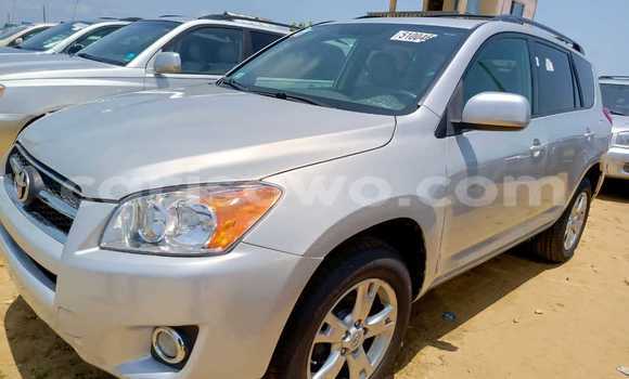 Sayi Na hannu Toyota RAV4 White Mota in Cotonou a Benin Sayi Na hannu Toyota RAV4 White Mota in Cotonou a Benin