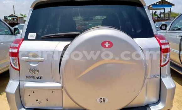 Sayi Na hannu Toyota RAV4 White Mota in Cotonou a Benin Sayi Na hannu Toyota RAV4 White Mota in Cotonou a Benin