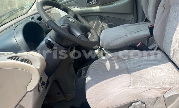 Sayi Na hannu Nissan Almera Tino Red Mota in Cotonou a Benin Sayi Na hannu Nissan Almera Tino Red Mota in Cotonou a Benin