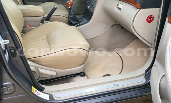 Acheter Import Voiture Toyota Avensis Marron à Cotonou, Benin Acheter Import Voiture Toyota Avensis Marron à Cotonou, Benin