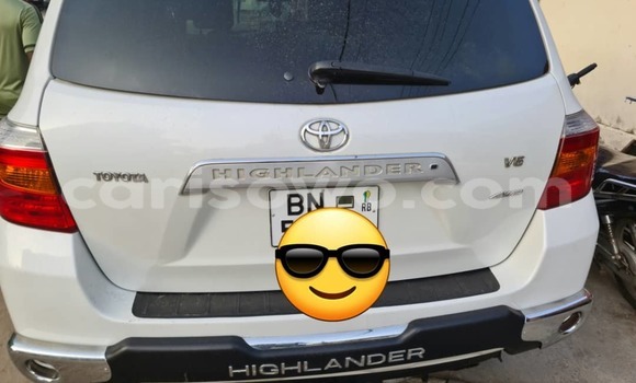 Buy Used Toyota Highlander White Car in Cotonou in Benign