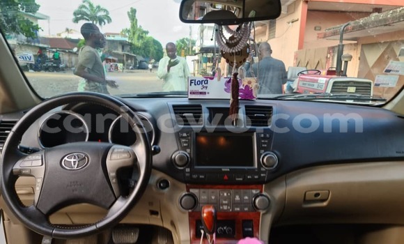 Acheter Occasion Voiture Toyota Highlander Blanc à Cotonou, Benin Acheter Occasion Voiture Toyota Highlander Blanc à Cotonou, Benin