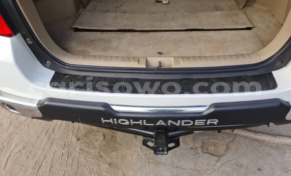 Acheter Occasion Voiture Toyota Highlander Blanc à Cotonou, Benin Acheter Occasion Voiture Toyota Highlander Blanc à Cotonou, Benin