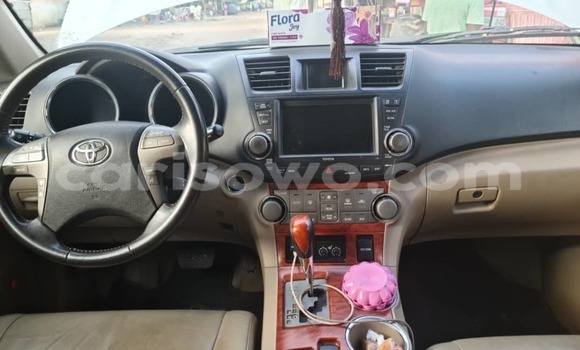 Acheter Occasion Voiture Toyota Highlander Blanc à Cotonou, Benin Acheter Occasion Voiture Toyota Highlander Blanc à Cotonou, Benin
