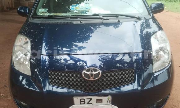 Sayi Na hannu Toyota Yaris Blue Mota in Porto Novo a Benin