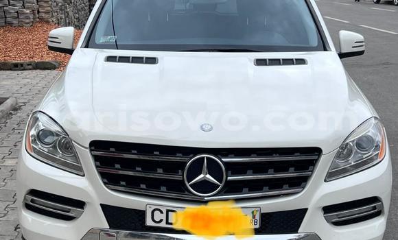 Buy Used Mercedes-Benz ML–Class White Car in Cotonou in Benign