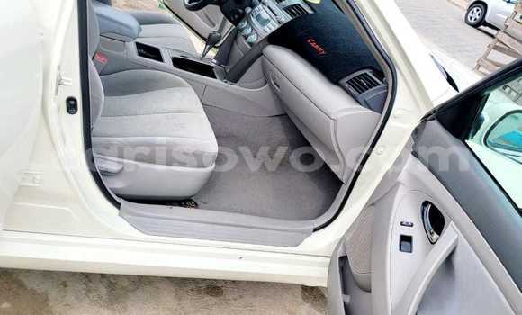 Sayi Na hannu Toyota Camry White Mota in Cotonou a Benin Sayi Na hannu Toyota Camry White Mota in Cotonou a Benin