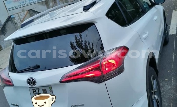 Buy Used Toyota RAV4 White Car in Cotonou in Benign