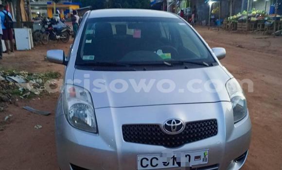 Sayi Na hannu Toyota Yaris Azurfa Mota in Cotonou a Benin