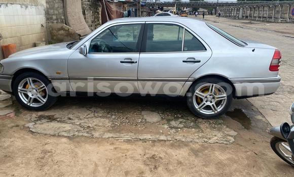 Ra Àlòkù Mercedes-Benz C-Classe Silver Ọkọ̀ in Cotonou ni Benin Ra Àlòkù Mercedes-Benz C-Classe Silver Ọkọ̀ in Cotonou ni Benin