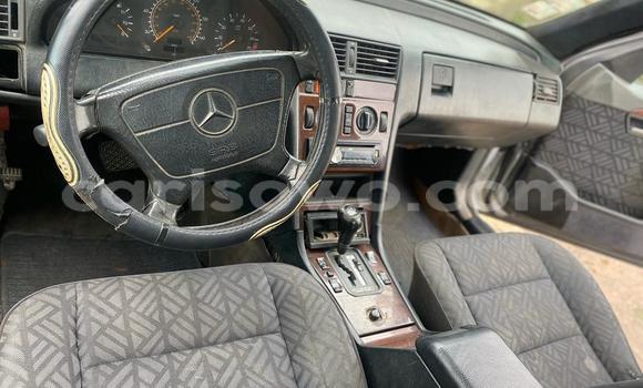 Ra Àlòkù Mercedes-Benz C-Classe Silver Ọkọ̀ in Cotonou ni Benin Ra Àlòkù Mercedes-Benz C-Classe Silver Ọkọ̀ in Cotonou ni Benin