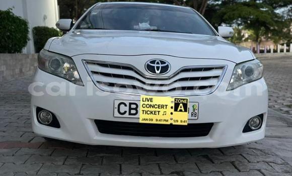 Sayi Na hannu Toyota Camry White Mota in Abomey Calavi a Benin Sayi Na hannu Toyota Camry White Mota in Abomey Calavi a Benin