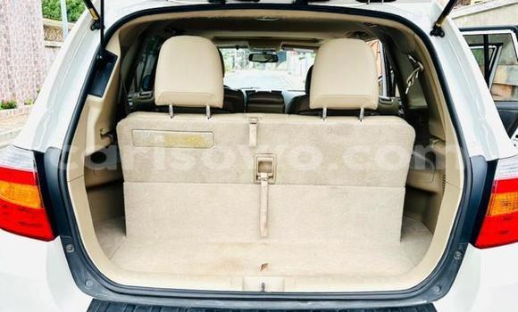 Acheter Occasion Voiture Toyota Highlander Blanc à Abomey Calavi, Benin Acheter Occasion Voiture Toyota Highlander Blanc à Abomey Calavi, Benin