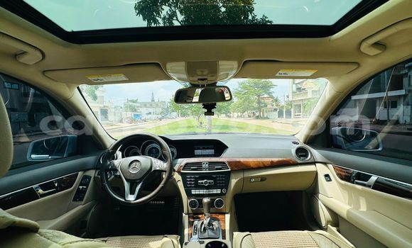 Sayi Na hannu Mercedes-Benz C250 coupe White Mota in Cotonou a Benin Sayi Na hannu Mercedes-Benz C250 coupe White Mota in Cotonou a Benin