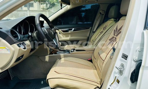 Sayi Na hannu Mercedes-Benz C250 coupe White Mota in Cotonou a Benin Sayi Na hannu Mercedes-Benz C250 coupe White Mota in Cotonou a Benin