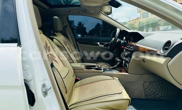 Sayi Na hannu Mercedes-Benz C250 coupe White Mota in Cotonou a Benin Sayi Na hannu Mercedes-Benz C250 coupe White Mota in Cotonou a Benin