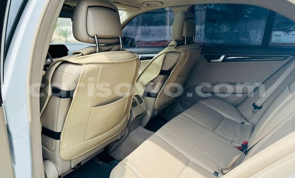 Sayi Na hannu Mercedes-Benz C250 coupe White Mota in Cotonou a Benin Sayi Na hannu Mercedes-Benz C250 coupe White Mota in Cotonou a Benin