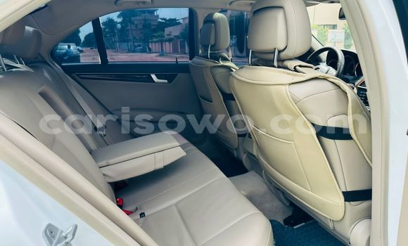 Sayi Na hannu Mercedes-Benz C250 coupe White Mota in Cotonou a Benin Sayi Na hannu Mercedes-Benz C250 coupe White Mota in Cotonou a Benin