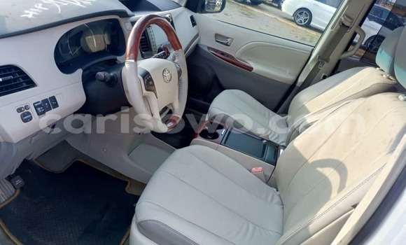 Acheter Occasion Voiture Toyota Sienna Blanc à Cotonou, Benin Acheter Occasion Voiture Toyota Sienna Blanc à Cotonou, Benin