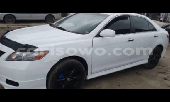 Sayi Na hannu Toyota Camry White Mota in Cotonou a Benin Sayi Na hannu Toyota Camry White Mota in Cotonou a Benin