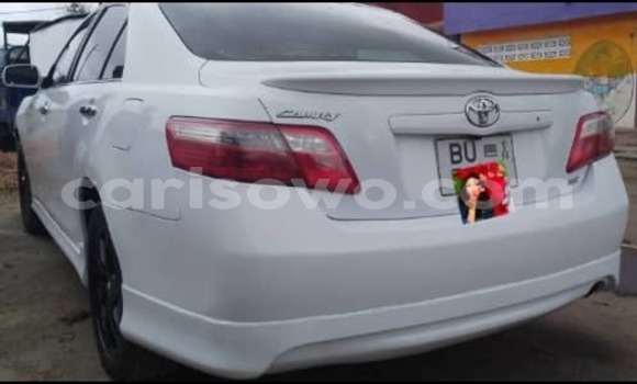Sayi Na hannu Toyota Camry White Mota in Cotonou a Benin Sayi Na hannu Toyota Camry White Mota in Cotonou a Benin