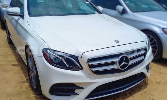Buy Used Mercedes-Benz E-Classe White Car in Cotonou in Benign