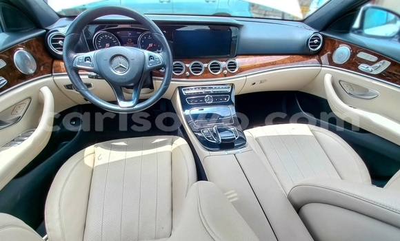 Sayi Na hannu Mercedes-Benz E-Classe White Mota in Cotonou a Benin Sayi Na hannu Mercedes-Benz E-Classe White Mota in Cotonou a Benin