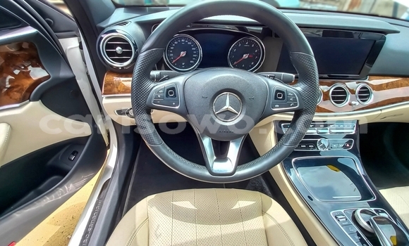 Sayi Na hannu Mercedes-Benz E-Classe White Mota in Cotonou a Benin Sayi Na hannu Mercedes-Benz E-Classe White Mota in Cotonou a Benin