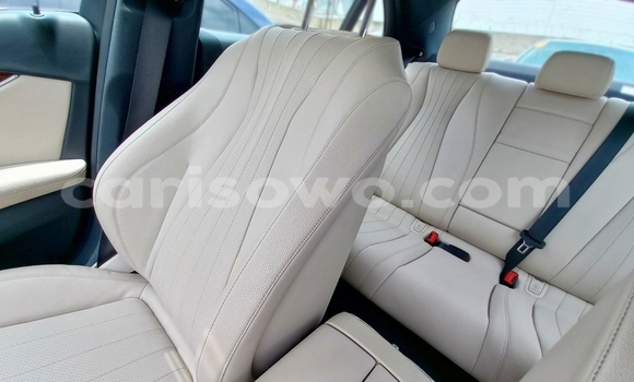 Sayi Na hannu Mercedes-Benz E-Classe White Mota in Cotonou a Benin Sayi Na hannu Mercedes-Benz E-Classe White Mota in Cotonou a Benin