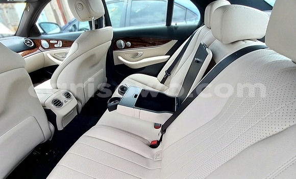 Sayi Na hannu Mercedes-Benz E-Classe White Mota in Cotonou a Benin Sayi Na hannu Mercedes-Benz E-Classe White Mota in Cotonou a Benin
